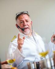 Zomerontbijt met fris aperitiefje en Benny de zingende ober