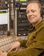 Seefcafé: Steven De Lelie zingt. Maar eerst... steak met friet!