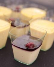 Panna cotta met frambozencoulis