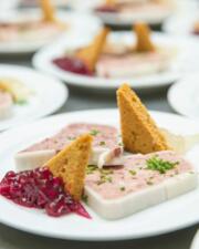 Wild smul: paté veenbessen met stokbrood