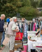 Tweedehandsbeurs "Arena rommelt"