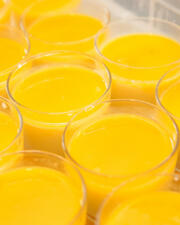 Smulnamiddag - Vanille pudding met krieken en slagroom