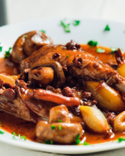 Dolle dinsdagavond: coq-au-vin met kroketten