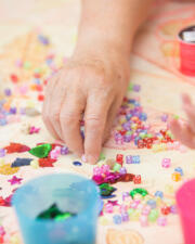 Hobby met Roos: kussen knopen of borduren
