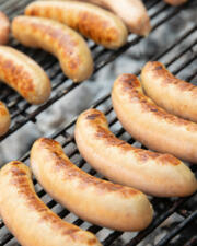 Snack van de maand: hotdog met mosterd en ketchup