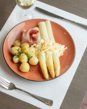dag van de verse asperge