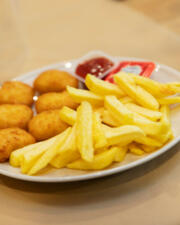 Dolle dinsdagavond: Frietjes met snack