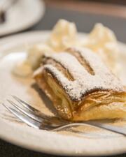 Appelstrudel met ijs