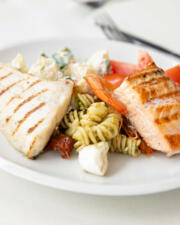 Visbordje met 3 verschillende soorten vis